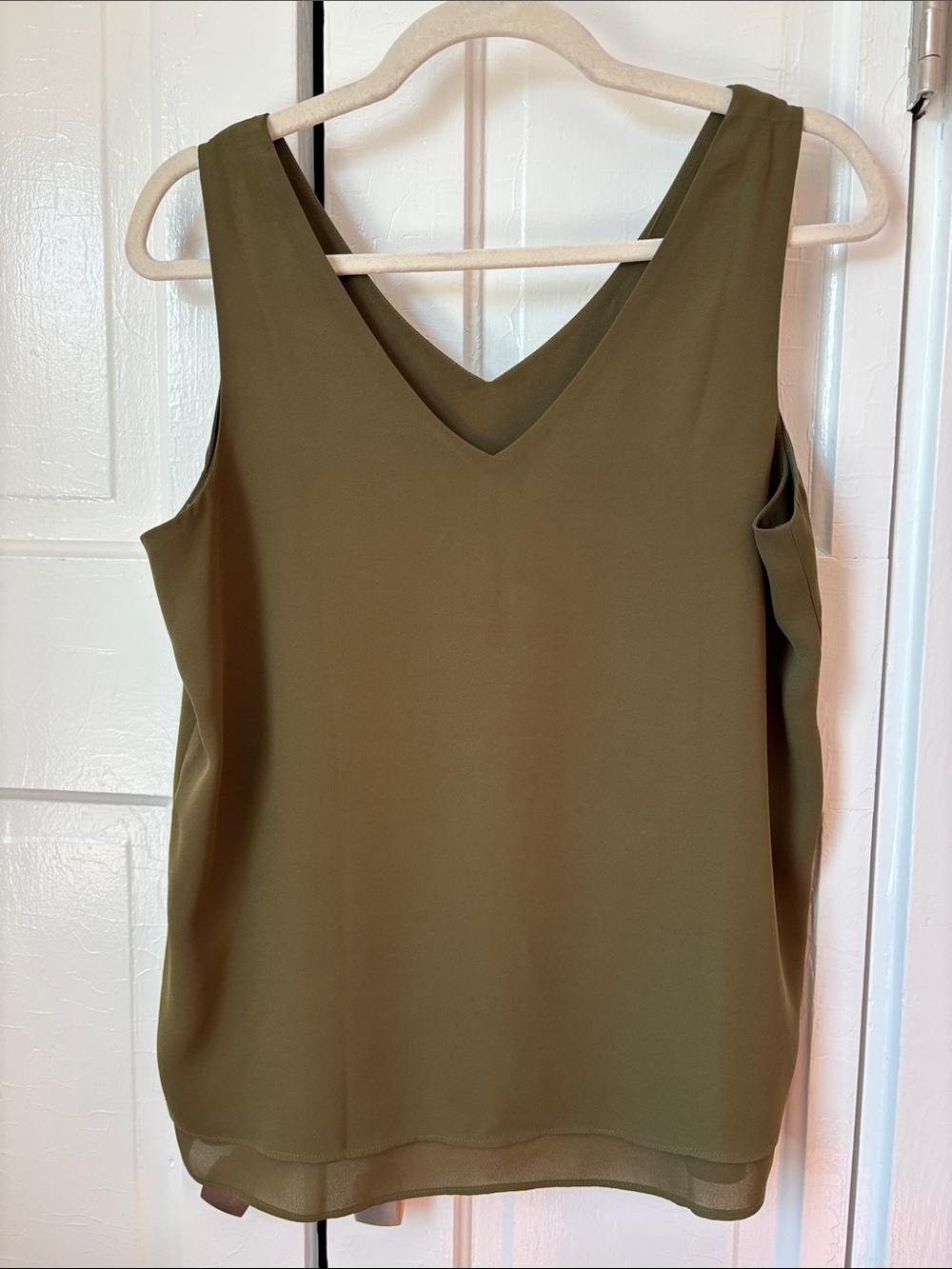 Ann Taylor Factory Olive V-Neck Sleeveless Top - Picture 2 of 8